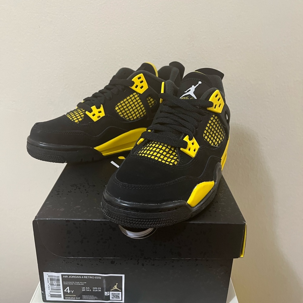 Jordan 4 Thunder - Picture 2 of 8